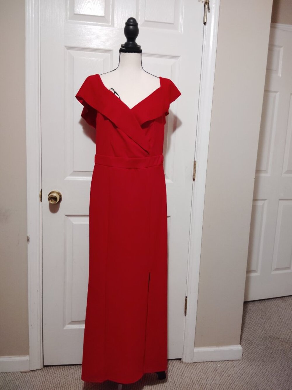 FLT Studio Red off Shoulder elegant Maxi Grown Dress Size Large Formal Evening.